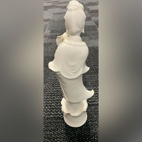 CHINESE PORCELAIN STATUETTE, Collectible - Picture 2 of 5